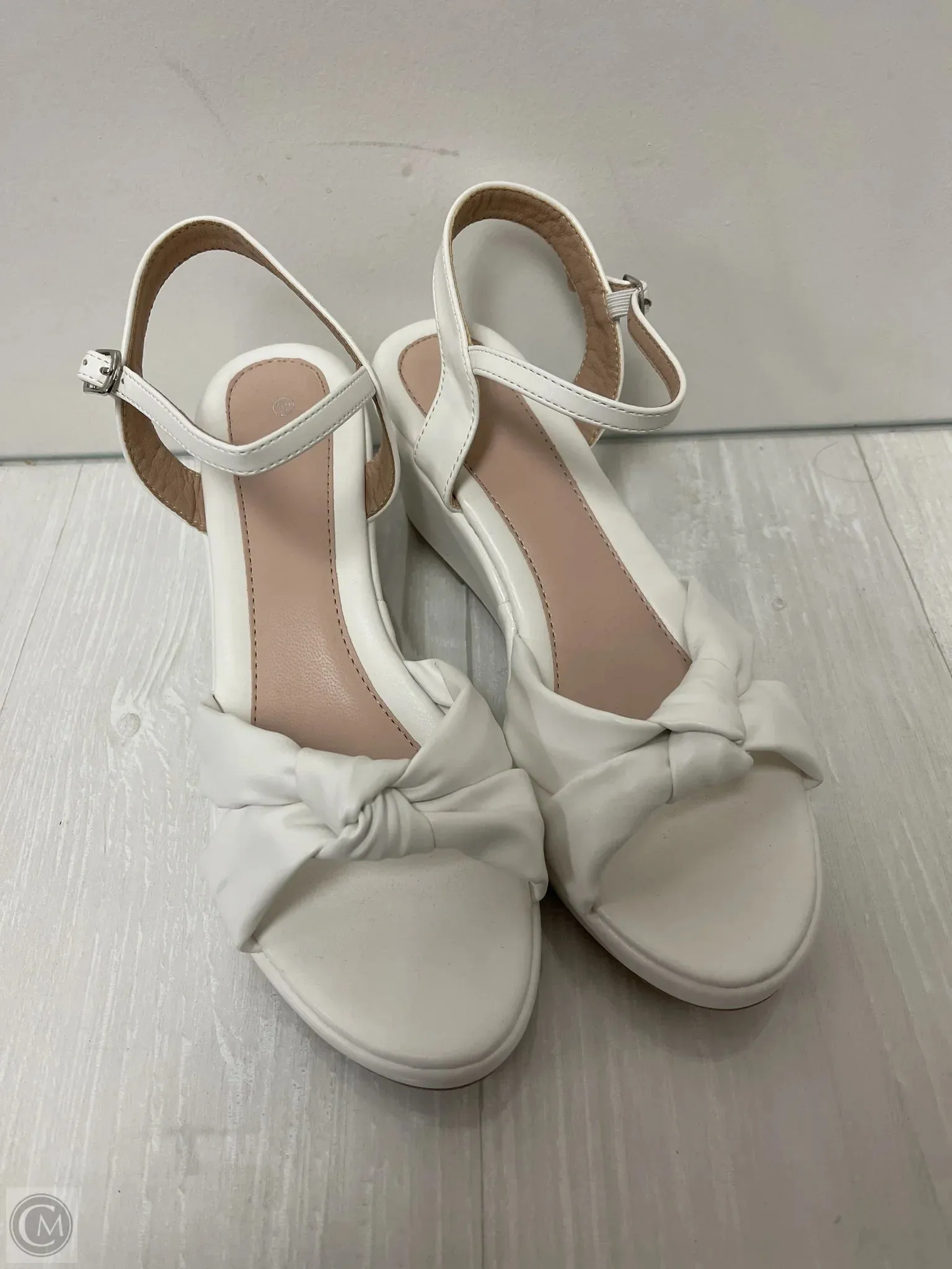 Sandals Heels Block By Clothes Mentor In White, Size: 8.5