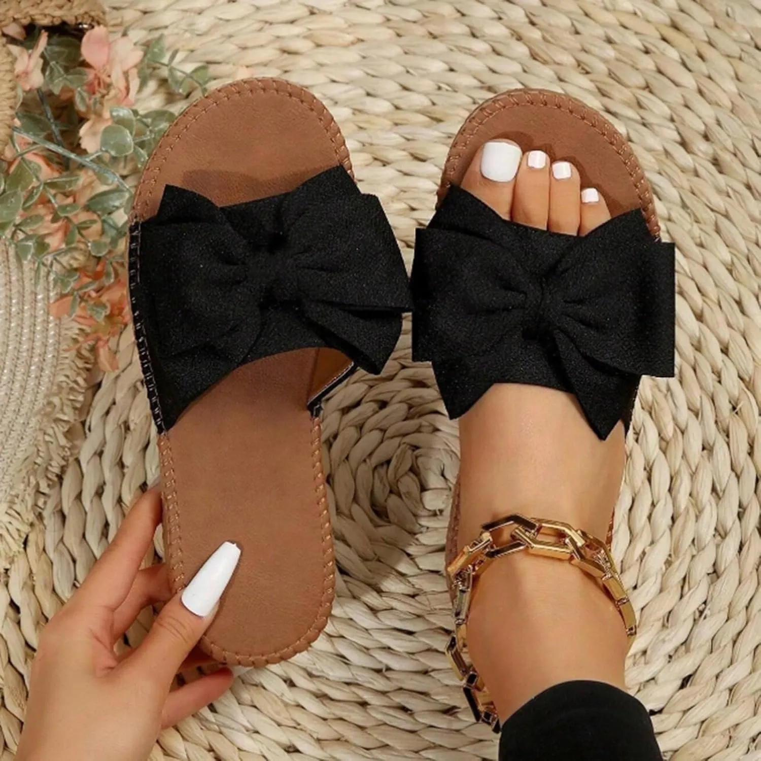 SuanlaTDS Womens Flat Sandals Dressy Summer 2025 Bow Open Toe Casual Comfortable Slip-on Slides Beach Slippers Low Heel Outdoor Slide Walking Shoes Flip Flops Party Bohemian Sandal