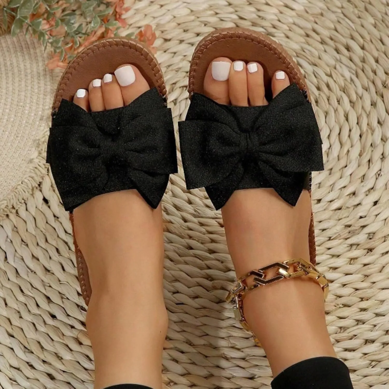 SuanlaTDS Womens Flat Sandals Dressy Summer 2025 Bow Open Toe Casual Comfortable Slip-on Slides Beach Slippers Low Heel Outdoor Slide Walking Shoes Flip Flops Party Bohemian Sandal