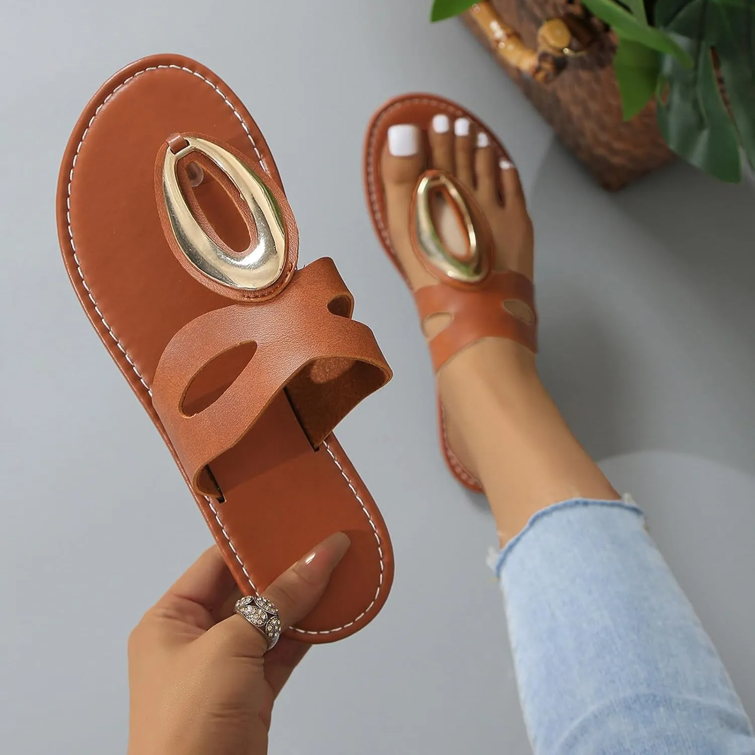 SuanlaTDS Womens Flip Flops Flat Sandals Dressy 2025 Beach Shoes Cute Summer Thong T-Strap Boho Outdoor Wedding Party Comfortable Slip-on Low Heel Slide Slippers Sexy Open Toe Walking Sandal